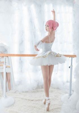 日韩美女更多精品_高清迅雷电影在线